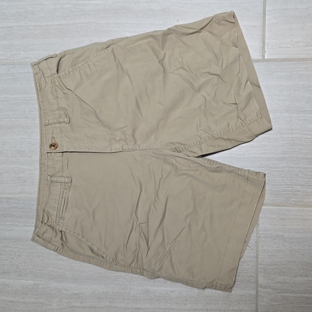 American Eagle Khaki Shorts Size 32